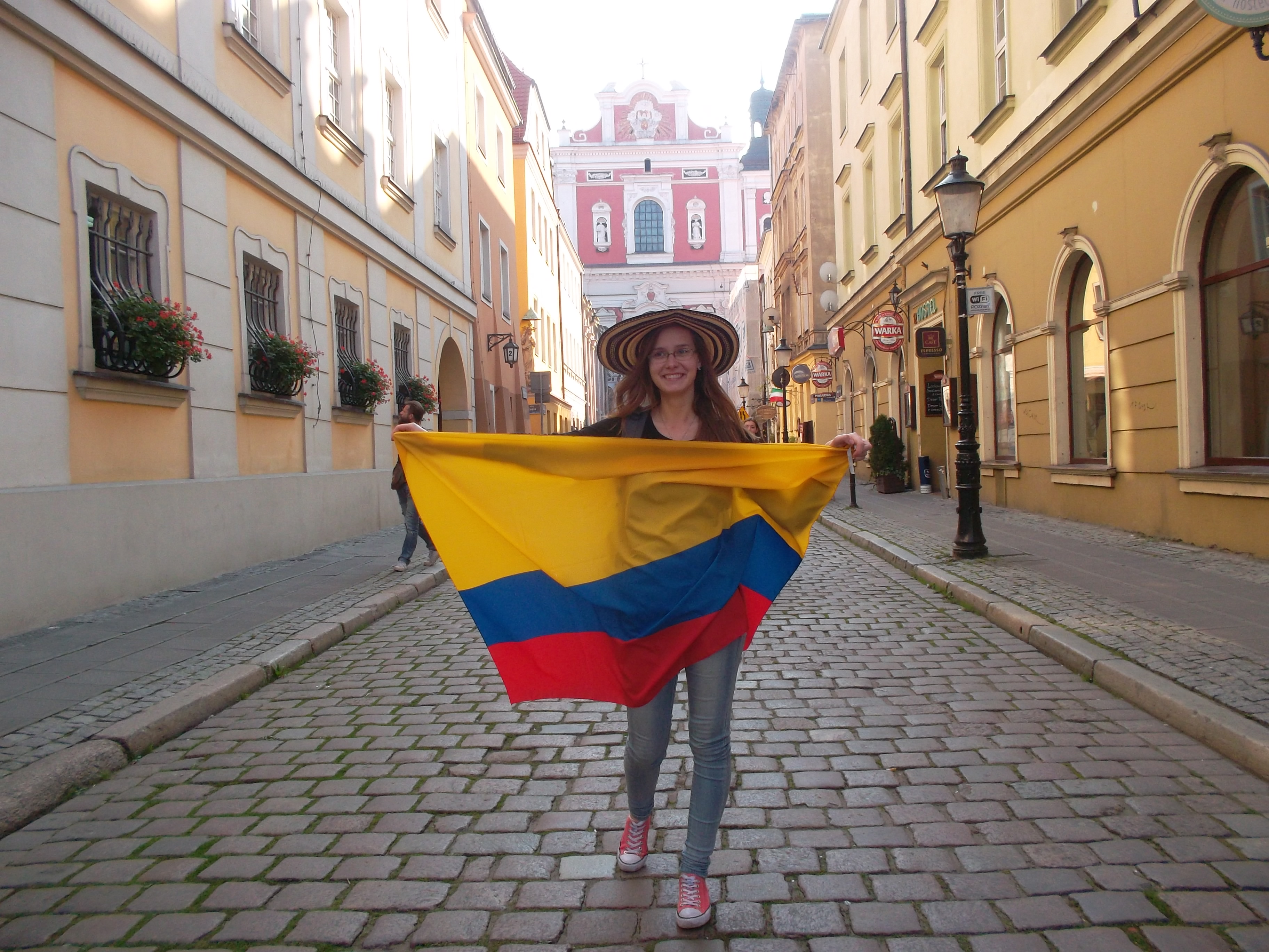 Resultado de imagen de fotos de personas con banderas colombianas